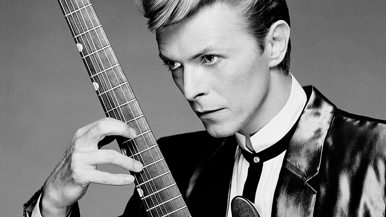 Morreu o cantor David Bowie