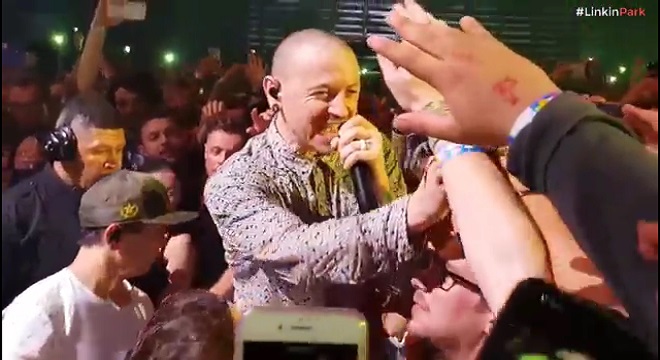 Fallece el cantante Chester Bennington