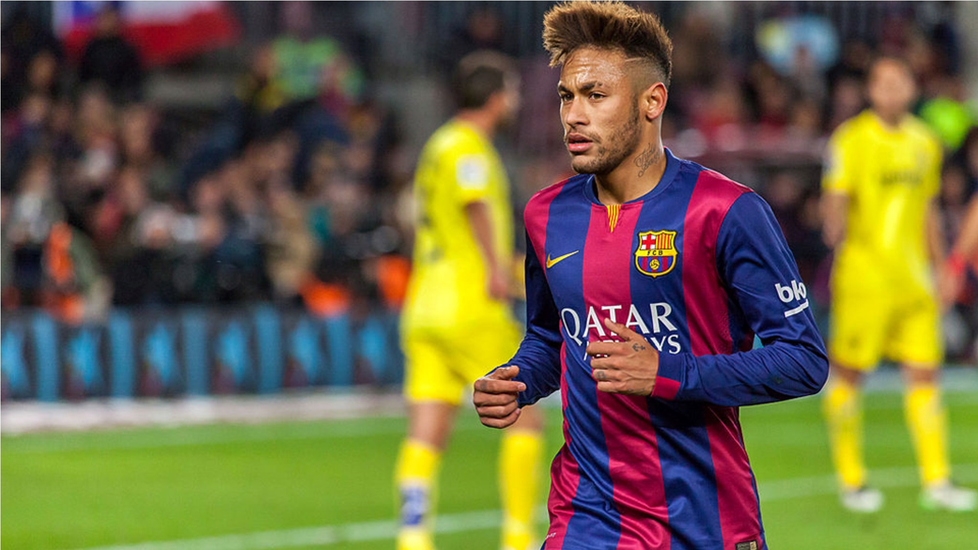 Neymar está sendo disputado por duas gatas e dois dos maiores clubes do mundo