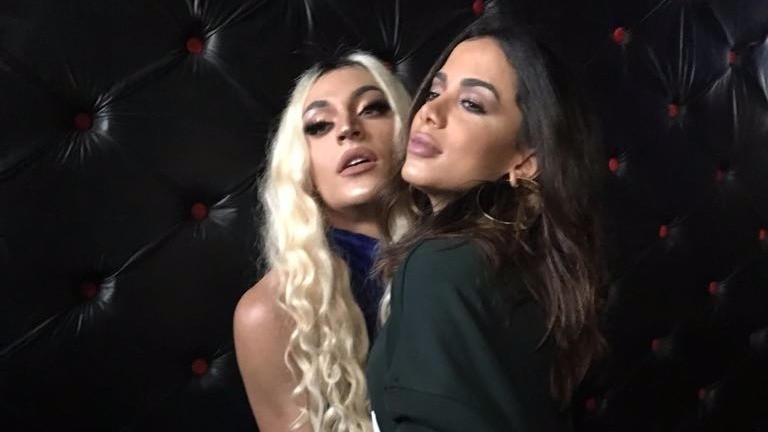 Assista: Anitta empurra repórter da Record por ignorar Pabllo Vittar; vídeo