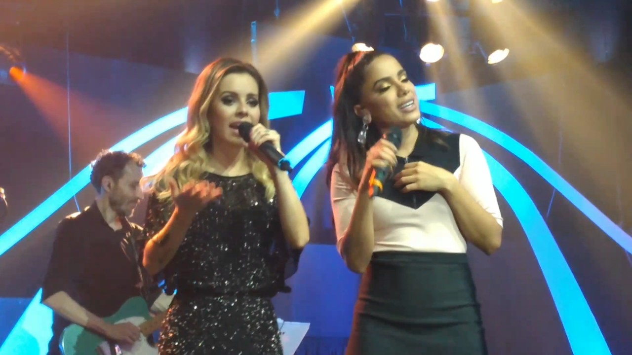 Após ignorar Sandy, Anitta manda indireta para a irmã de Júnior: 'santinha'