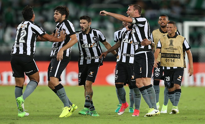 Gringos e torcedores rivais se derretem pelo Botafogo.