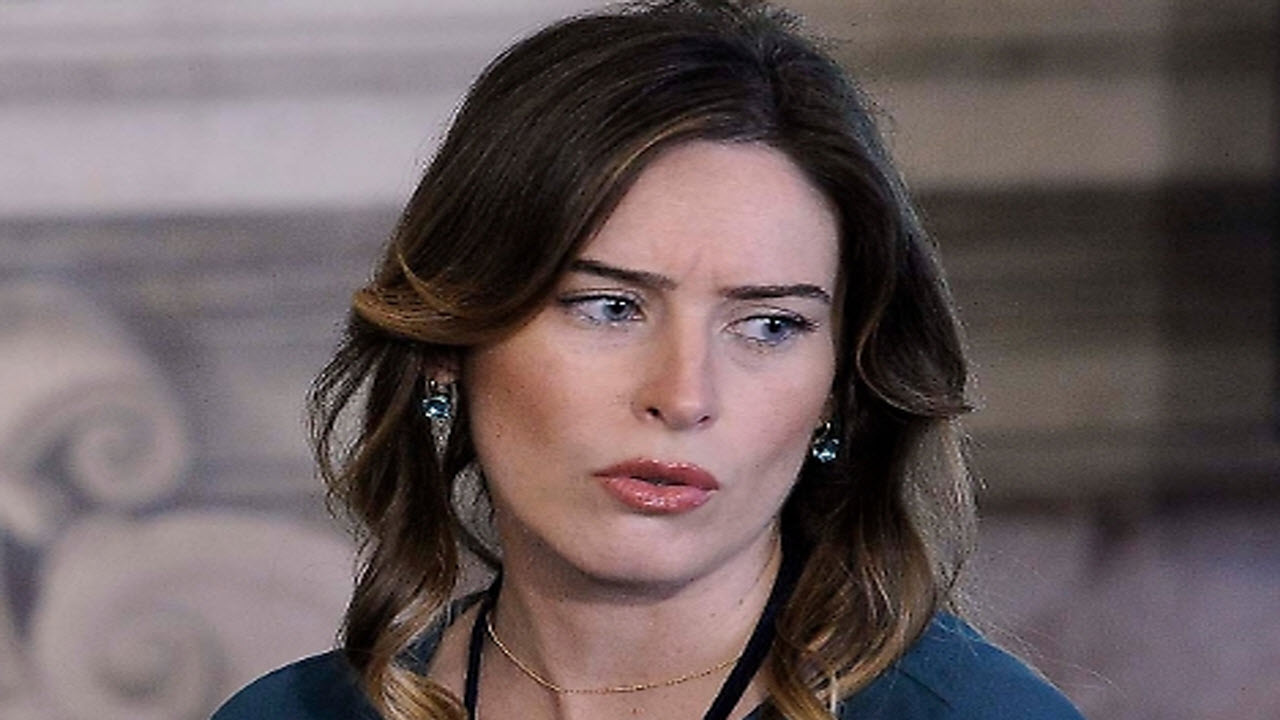 Video: Maria Elena Boschi, un bikini rosa per infiammare il web