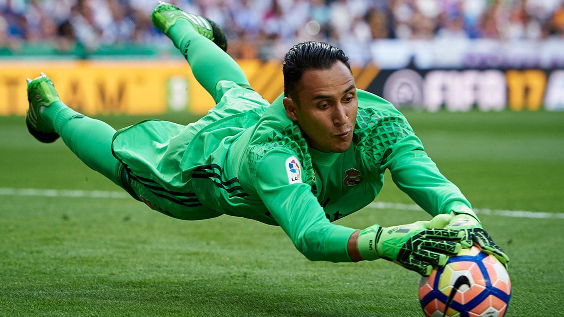 Keylor Navas enojado hace llegar un mensaje a Florentino Pérez