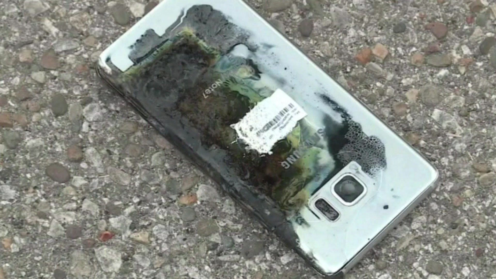Após celular Samsung explodir, homem sofre queimaduras no peito