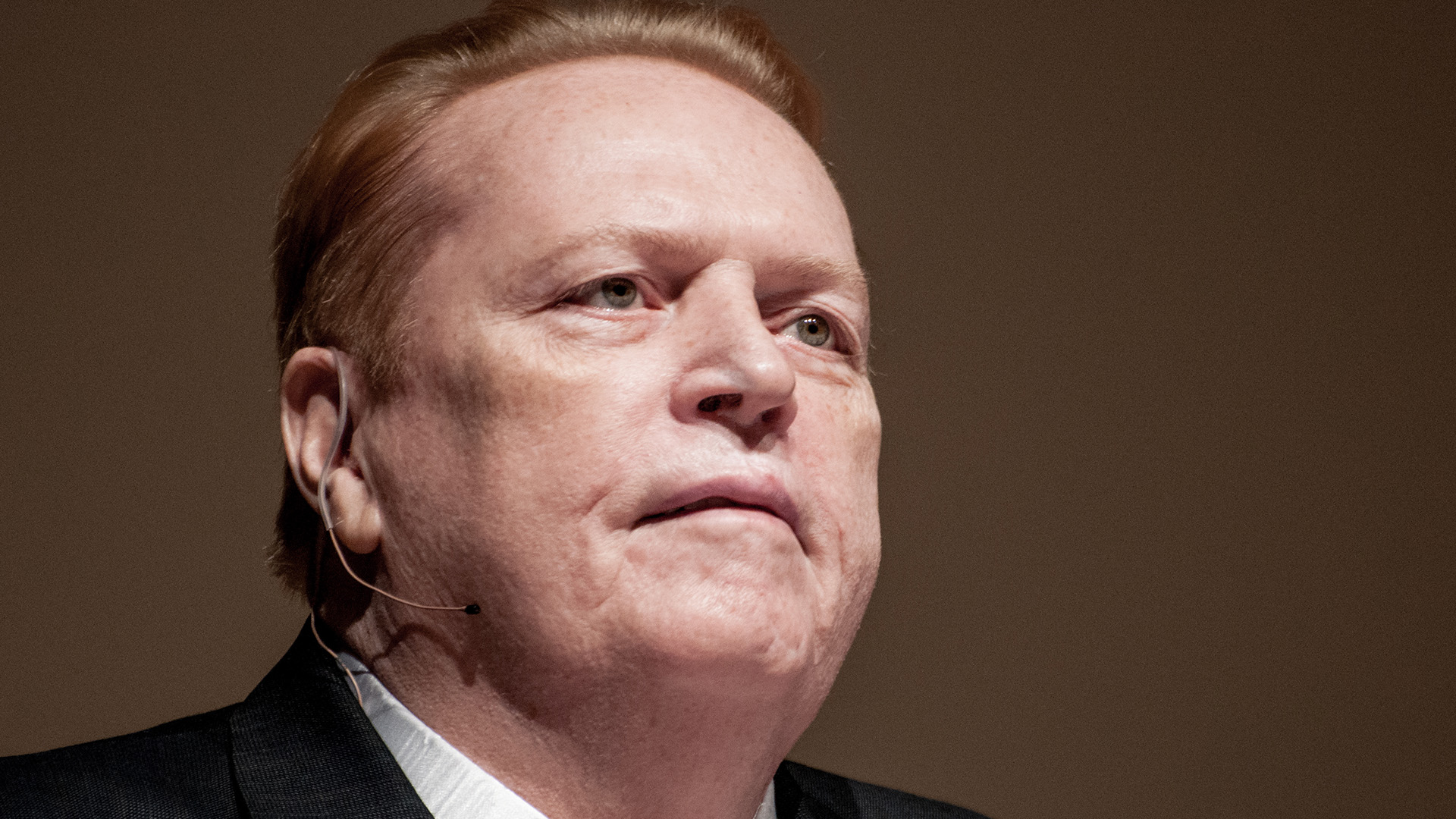 Larry Flint ofrece 10 millones de dólares para la destitución de Donald Trump