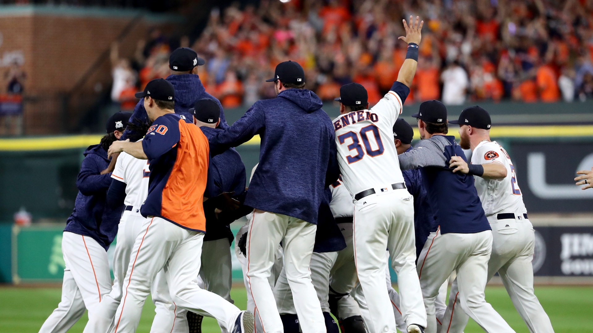 Astros van a la World Series al derrotar a Yankees, con bates de Altuve y McCann