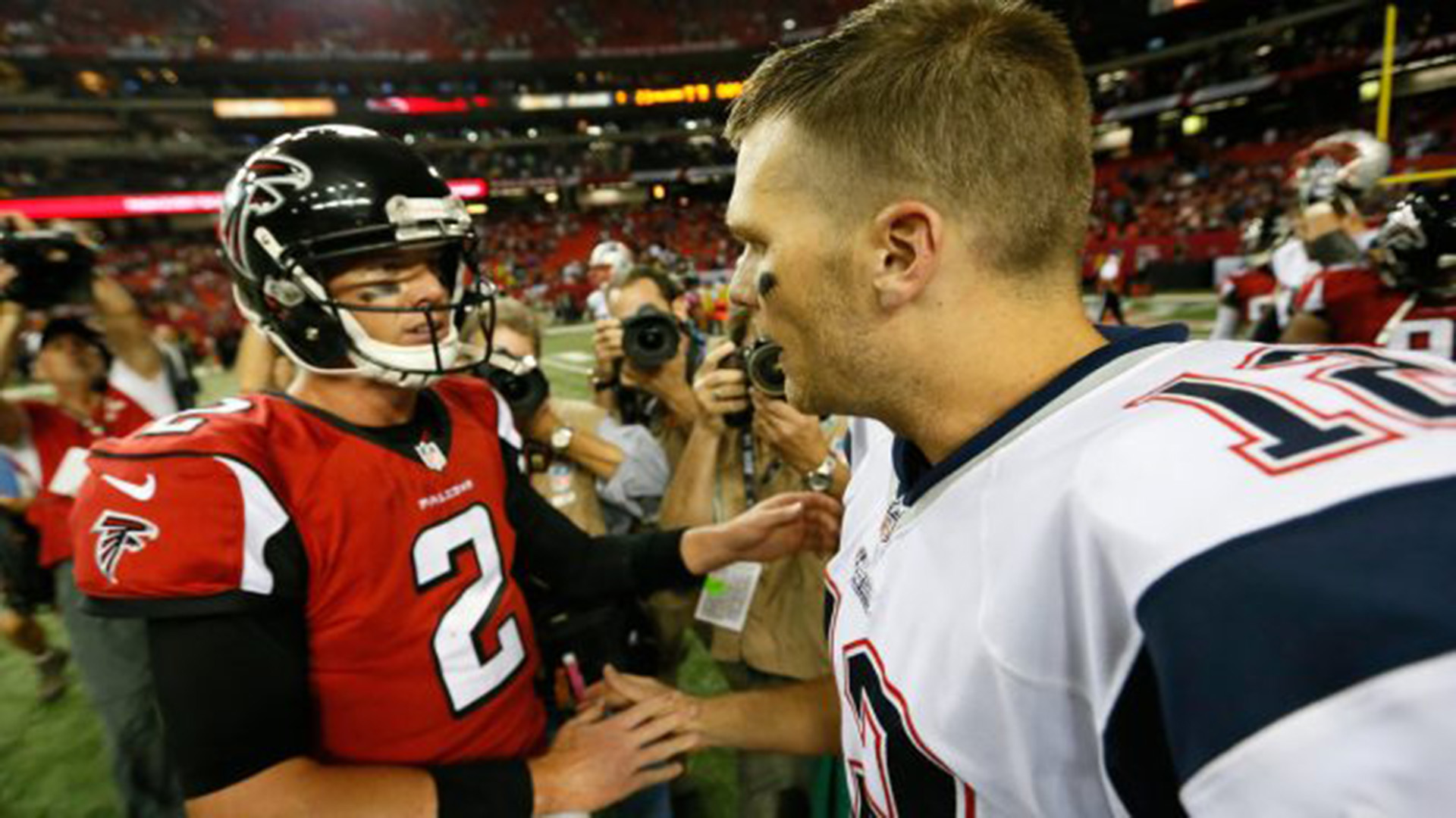 Los Pats vencen a Atlanta con defensiva y un balanceado ataque con Brady y Lewis