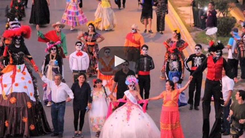 Celebran a los muertos con una fiesta llena de color