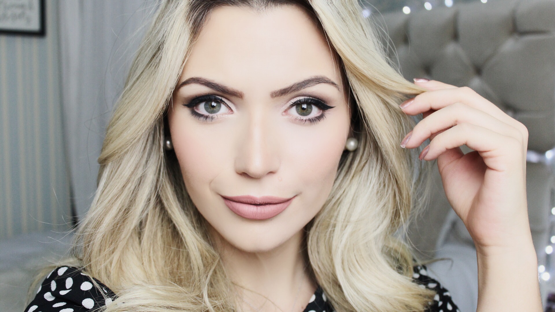 5 famosas que exageraram na maquiagem e acabaram pagando mico publicamente
