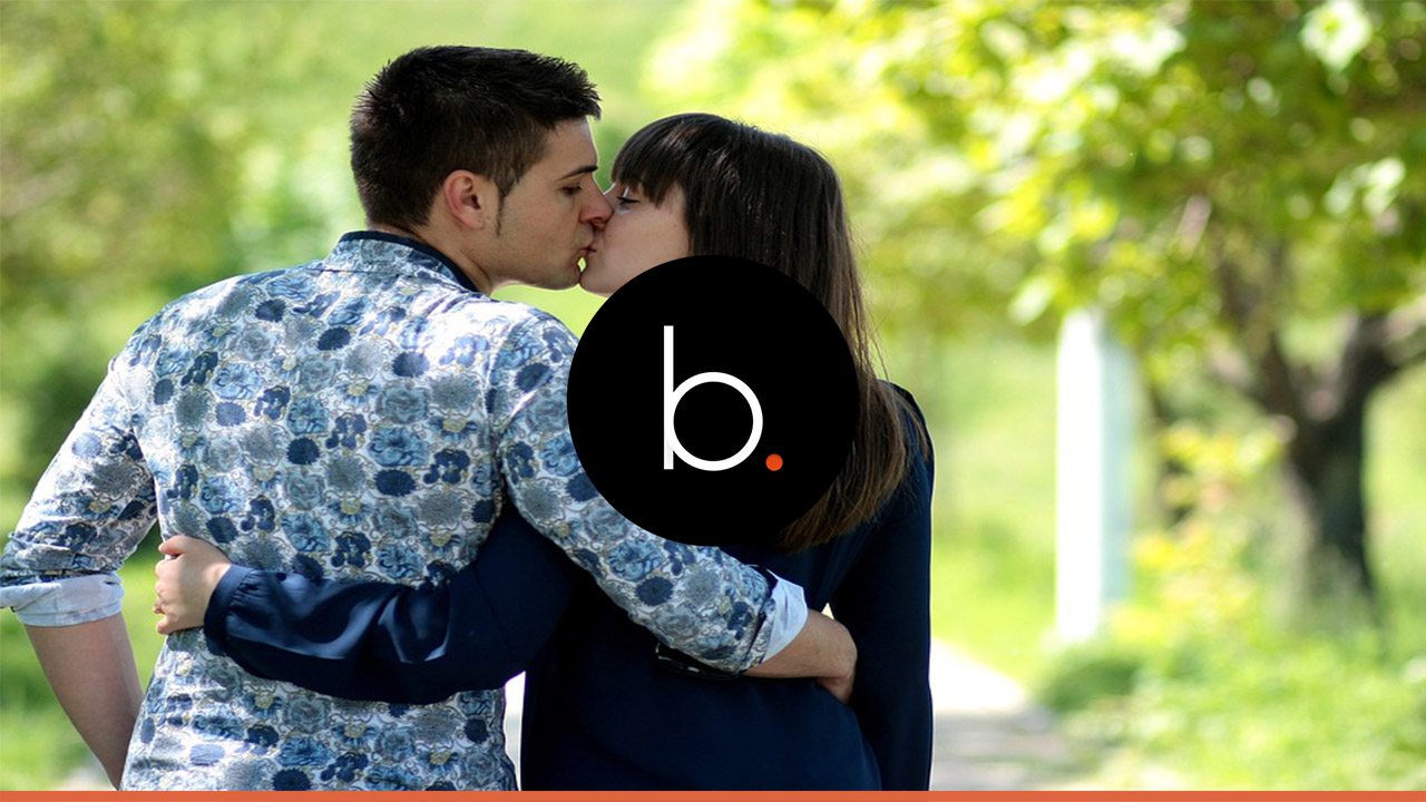 5 maneiras de beijar que enlouquecem os homens