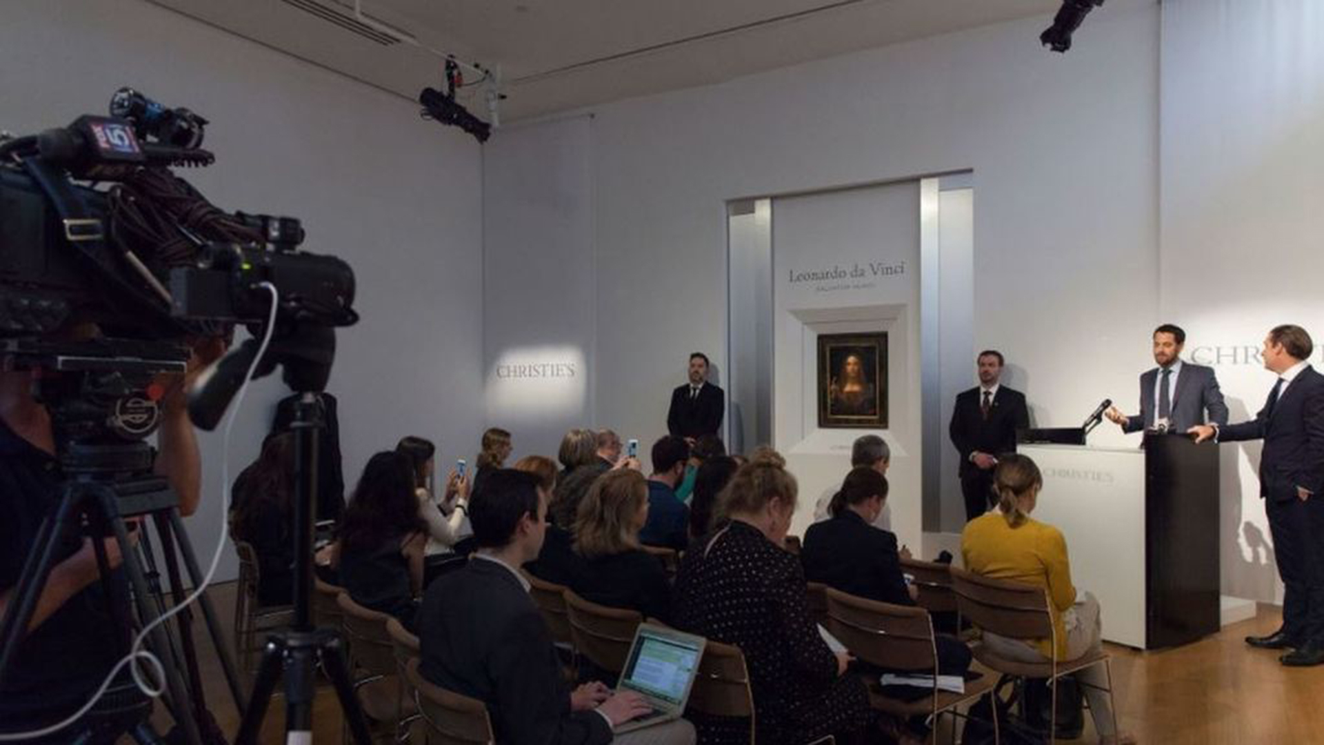 Subastan cuadro de Da Vinci por 450.3 MDD en Nueva York