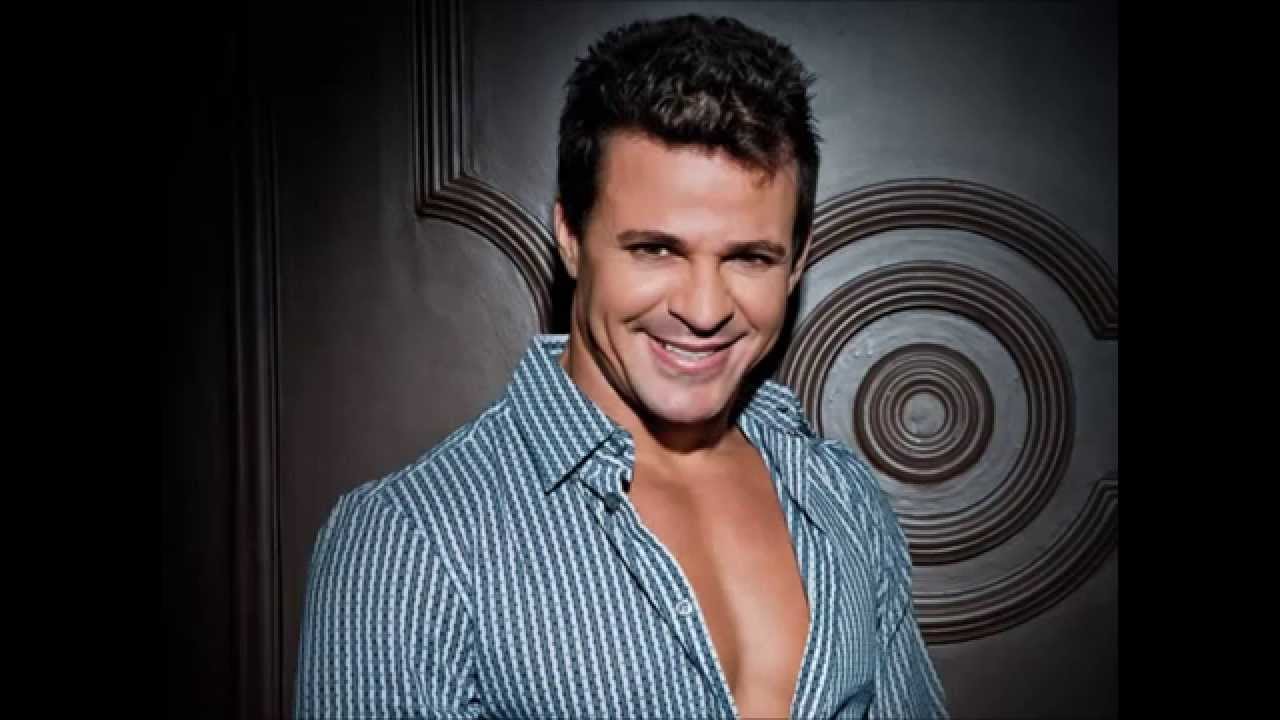 Vídeo - Eduardo Costa se envolve em polêmica com hotel
