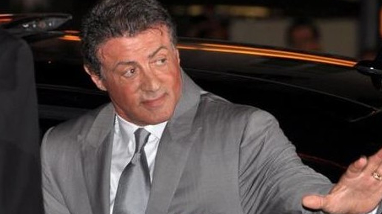 Assista: Sylvester Stallone é acusado de estupro junto de seu segurança