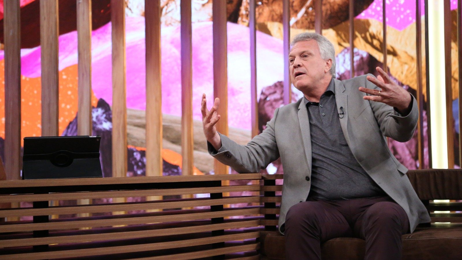 Assista: Cesar Tralli e Pedro Bial entram em conflito religioso