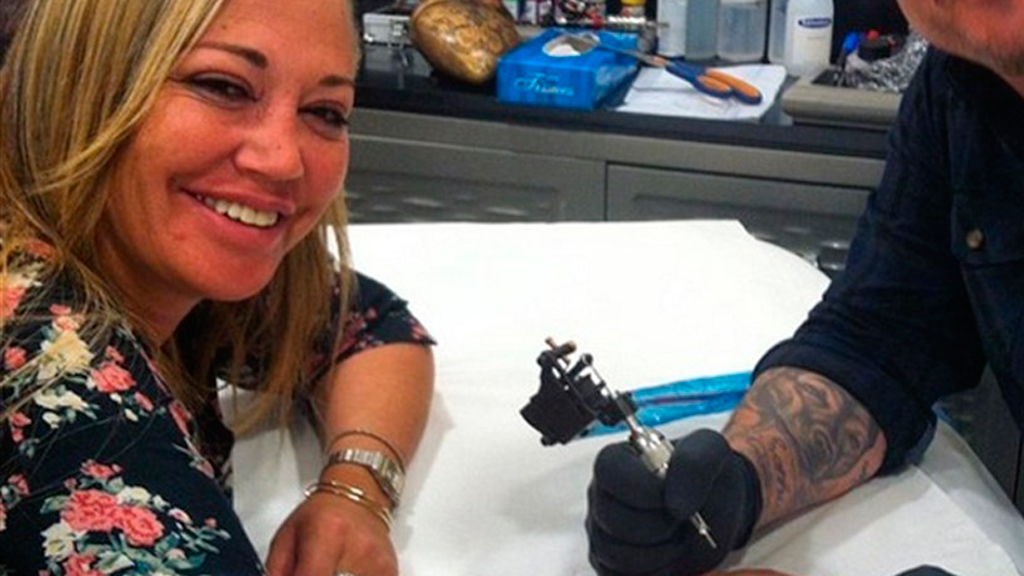 VIDEO: El misterioso tatuaje de Belén Esteban del que habla todo el mundo