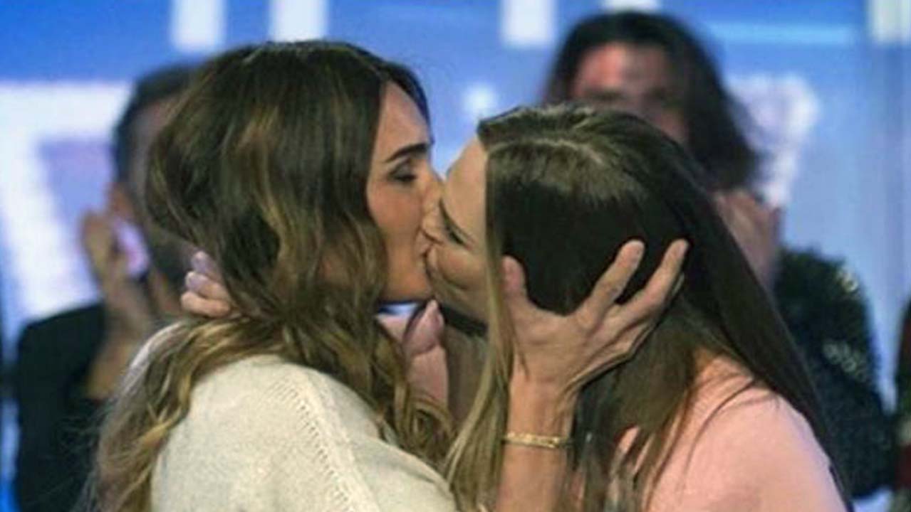 Lesbica bacio pic