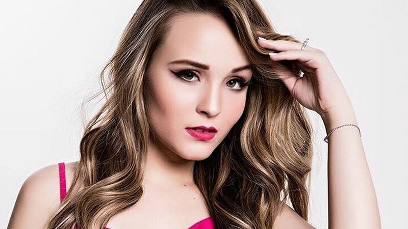 Assista: Larissa Manoela revela que se casaria com Neymar e beijaria Caio Castro