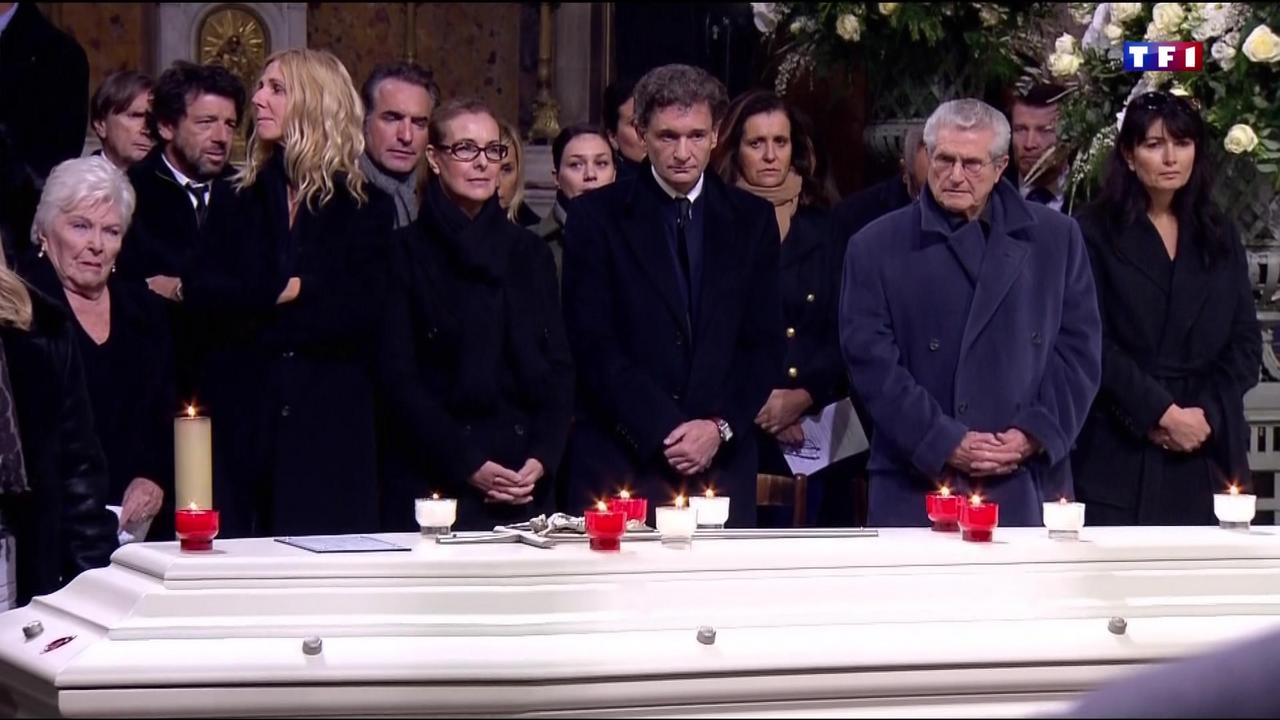Macron à deux doigts de créer la polémique durant l'hommage à Johnny
