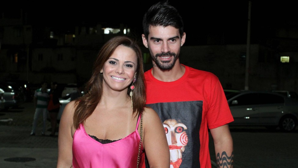 Vídeo - Jogador quer fortuna de Viviane Araújo