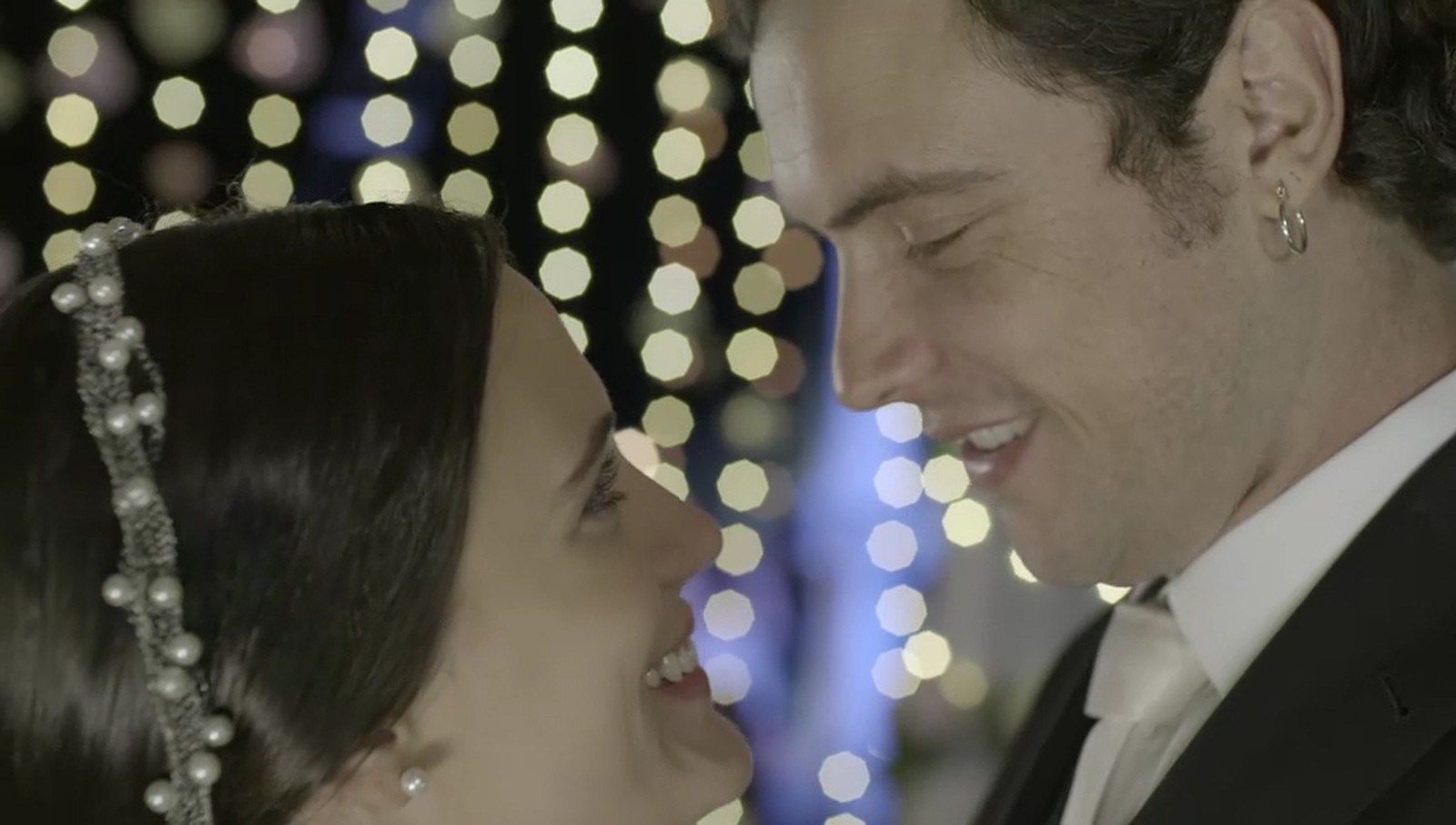 Em 'O Outro Lado do Paraíso', Clara é perdoada por Tomaz