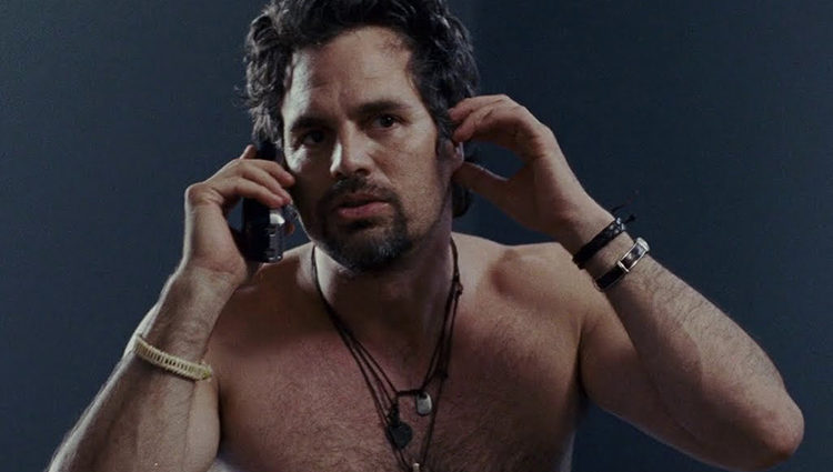 Mark Ruffalo se divierte al dar 'Gift Cards' de Starbucks