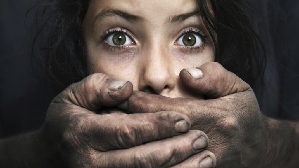 Assista: menina de 12 engravida do próprio pai