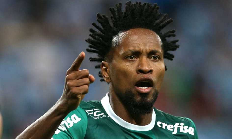 Vídeo: Zé Roberto retorna ao futebol
