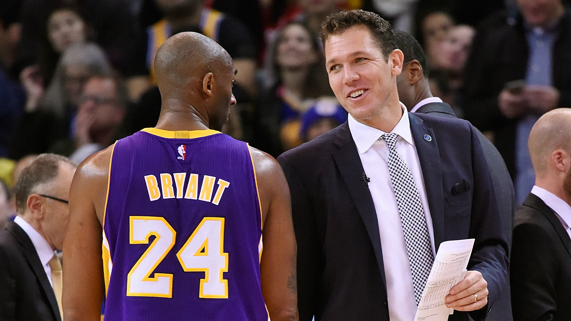 Luke Walton dice a la organización de Lakers, los fanáticos merecen algo mejor