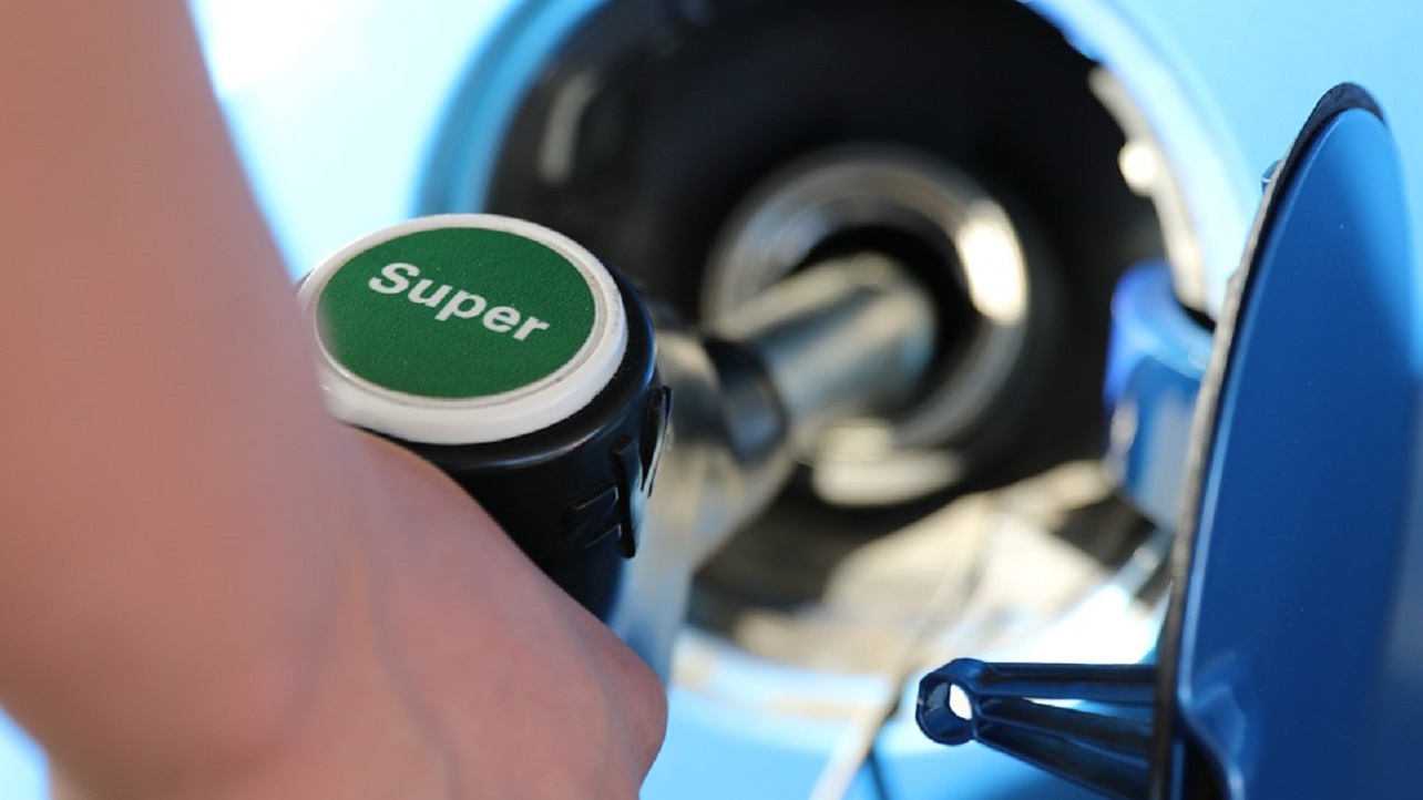 Stop ai furbetti del contachilometri, da luglio 2018 addio a scheda carburante