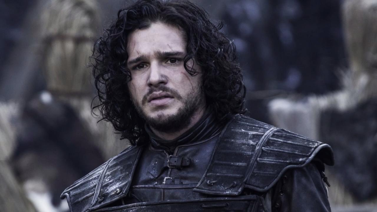 Vídeo: ator de Game of Thrones bebe demais e paga mico