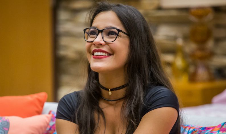 Vídeo: sem emprego, Emilly vai lutar pra viver no Rio