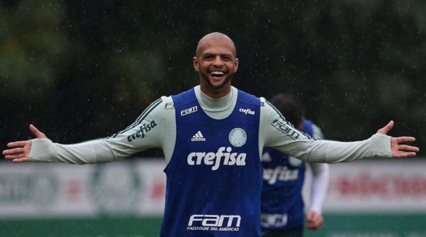 Vídeo: Felipe Melo emociona torcida do Palmeiras