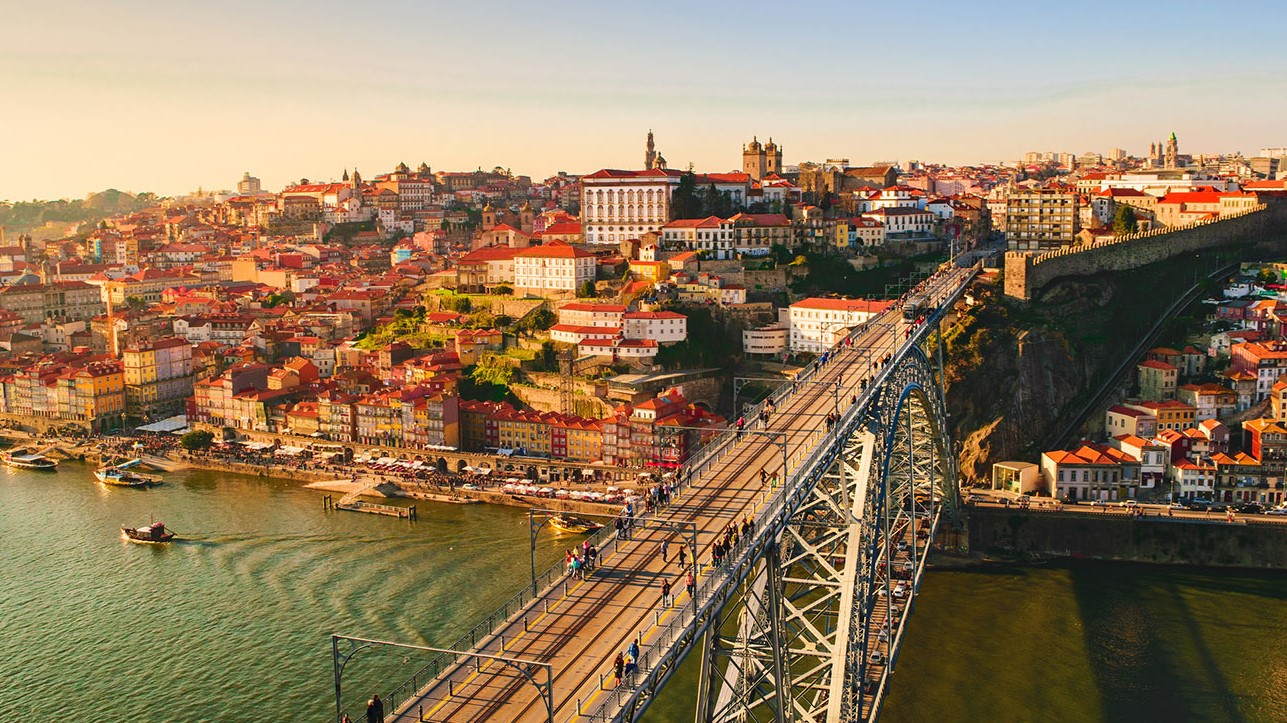 Vídeo: Saiba como se legalizar em Portugal