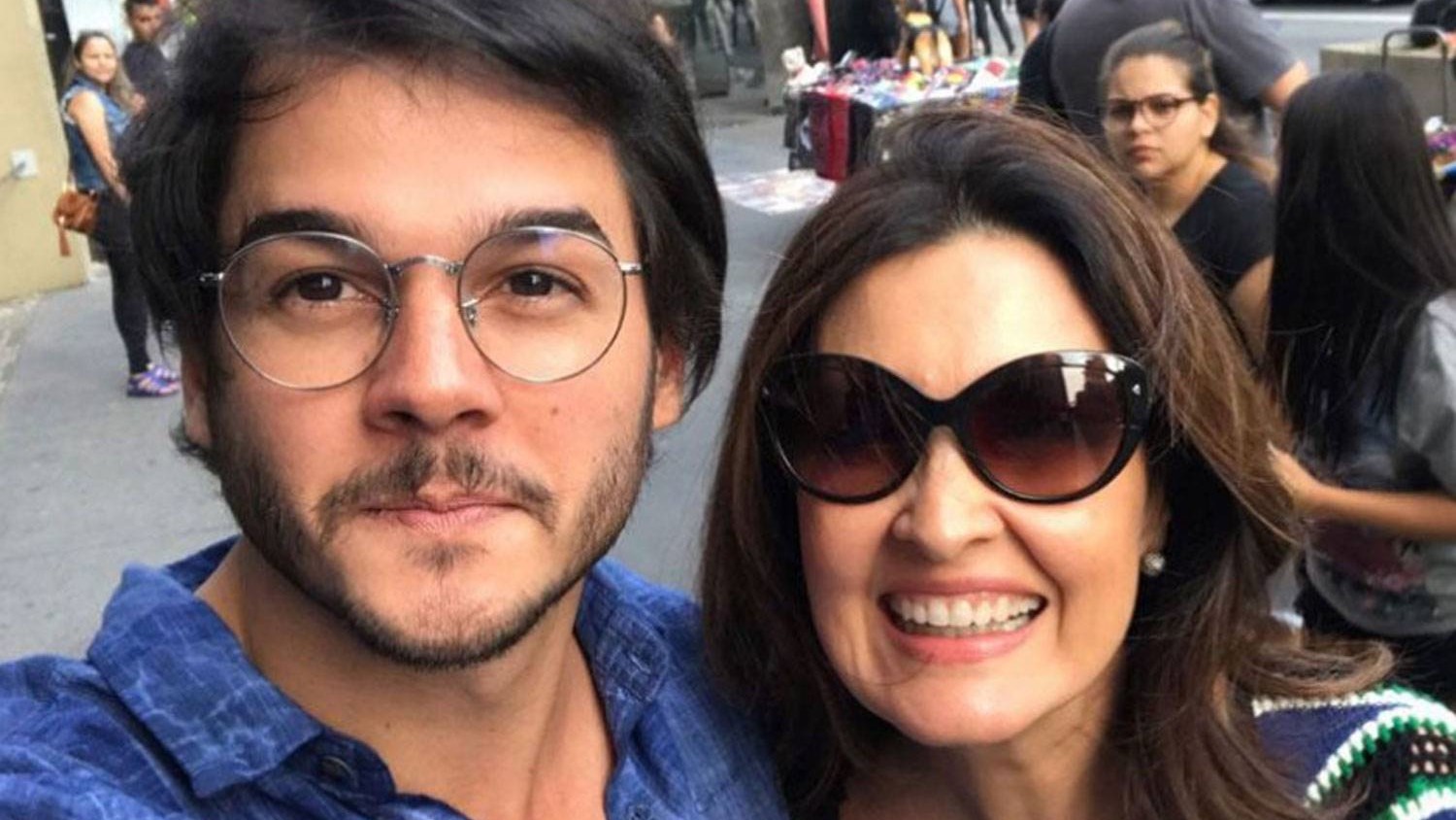 Vídeo: Túlio Gadelha perde o emprego e Fátima Bernardes anima o namorado