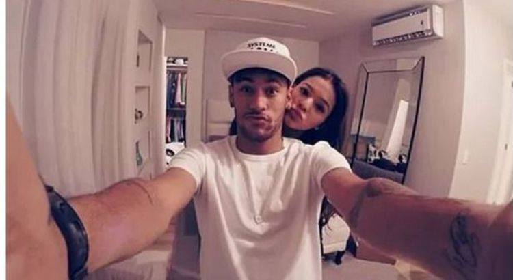 Vídeo: Neymar se declara para Bruna Marquezine e envia flores