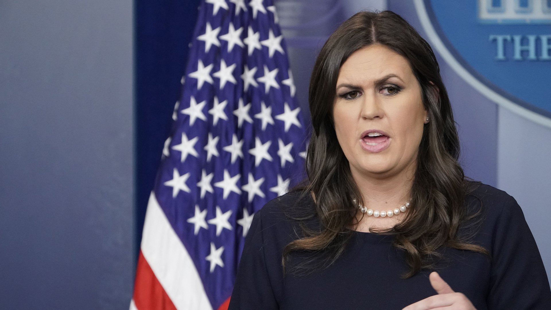 Sarah Sanders falla defendiendo miserablemente a Donald Trump