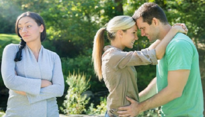 No me gusta el compañero romántico de un amigo