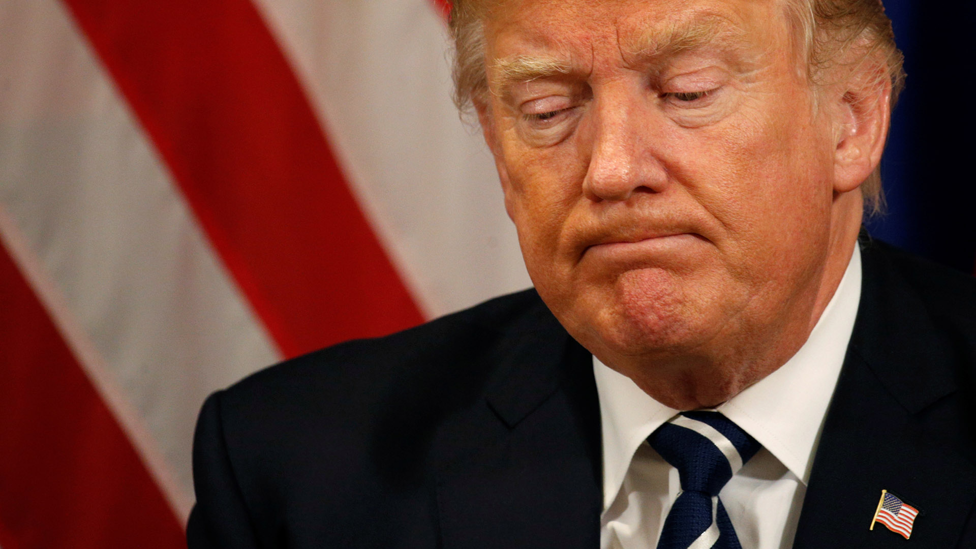 Trump se declara un "genio" en el ataque de Twitter contra Clinton