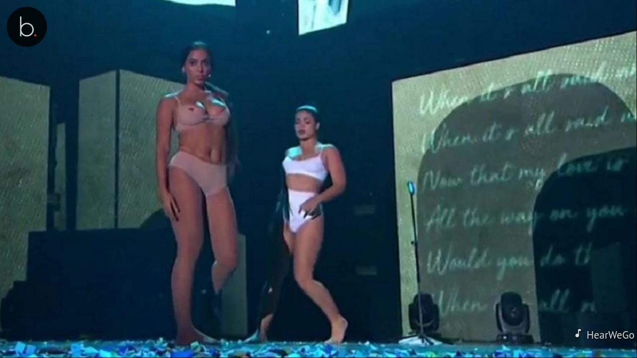 Assista: Depois de suposta indireta para Bruna Marquezine, Anitta quebra