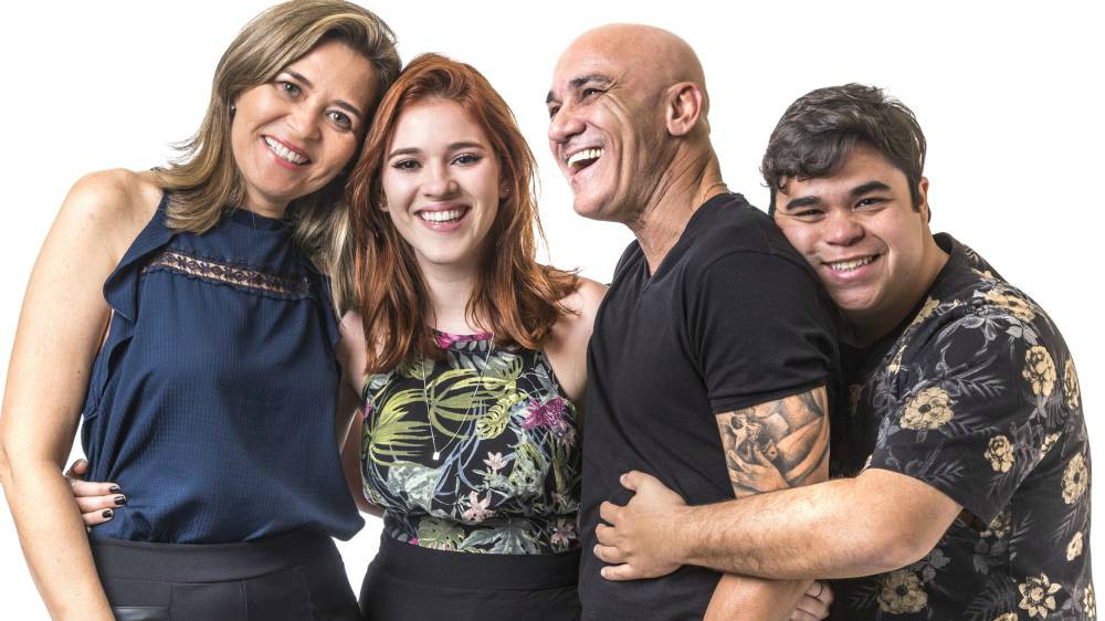 BBB18: família Lima leva bronca da produção por causa do beijo entre pai e filha