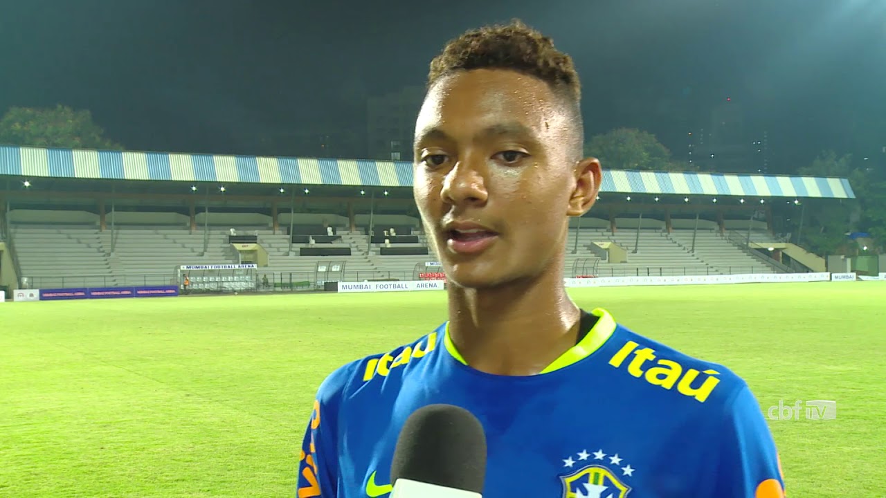Vídeo: Promessa de base do Palmeiras sobe para o profissional.