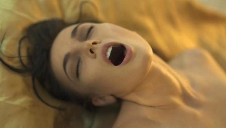 Orgasmos falsos, quién lo hace y por qué