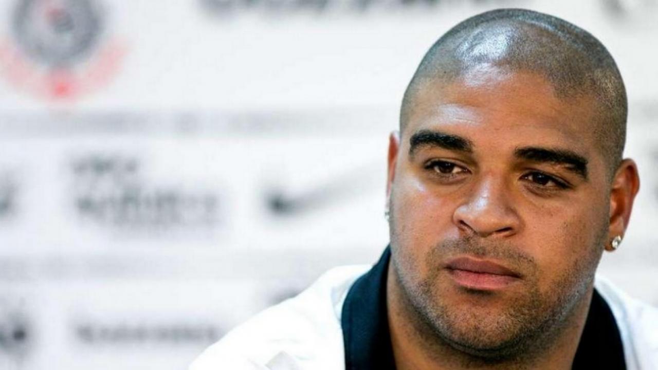 Adriano le pide ayuda a Flamengo y el equipo le dice hacer