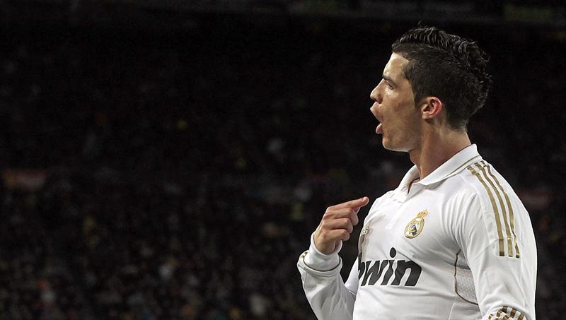 Futbol: ¿Comportamiento gay? CR7 coloca los dedos en el trasero de Marcelo