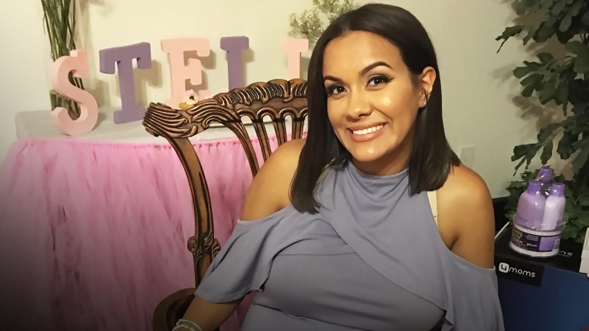 Lowry se ríe de Briana DeJesus después de que los fanáticos le dice acechadora
