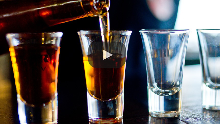 Estudio: ¡Es contraproducente enseñar a beber responsablemente a tus hijos!