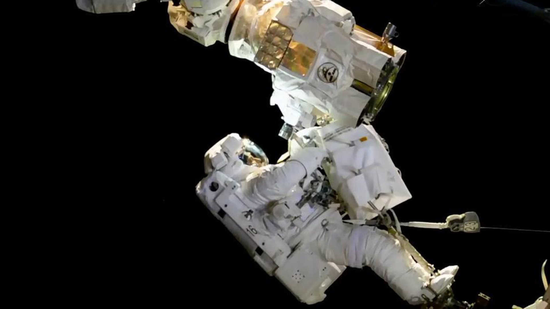 Nuevo record en caminata espacial roto por dos cosmonautas rusos del ISS