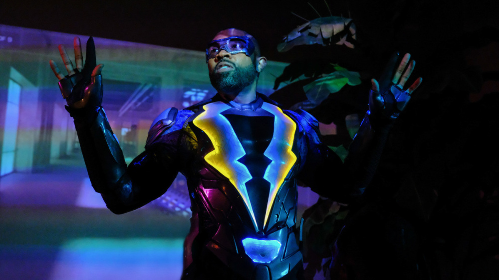 Black Lightning finalmente le da a Tobías algo qué hacer