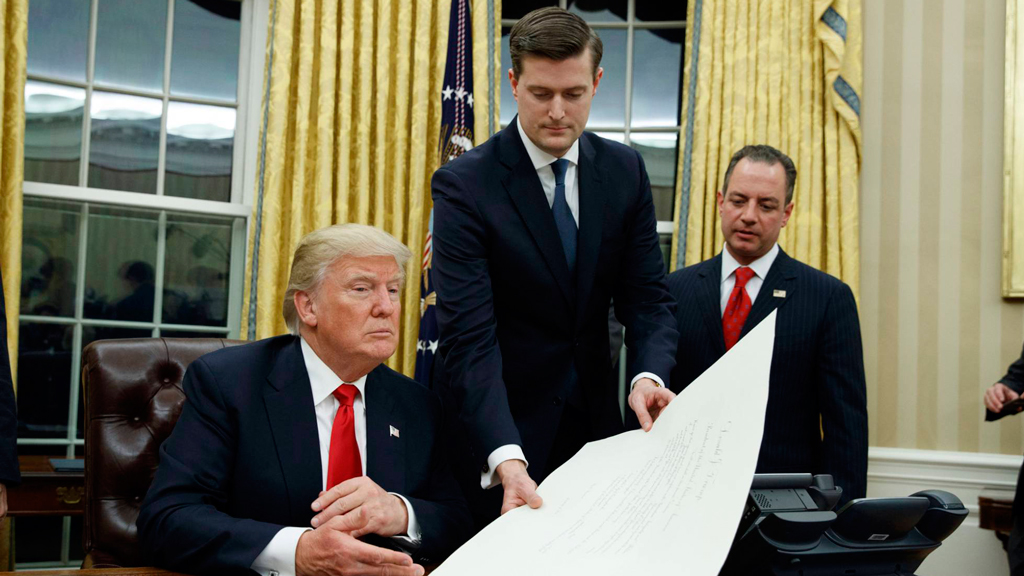 VIDEO: Escándalo alrededor de la Casa Blanca